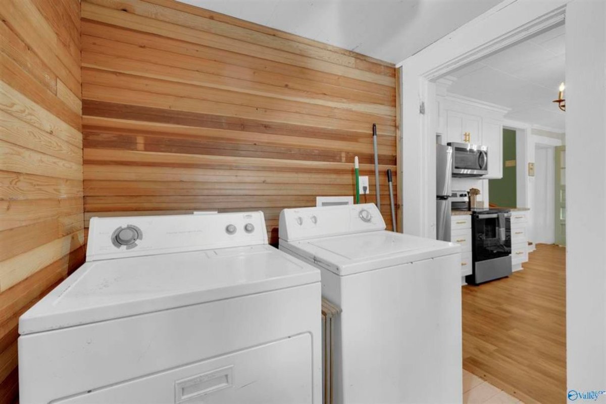 The Groovy Getaway Loft | Mid Century Modern Vacation Rental in Fort Payne, Alabama | Cottages of Mentone | Near Lookout Mountain and Little River Canyon